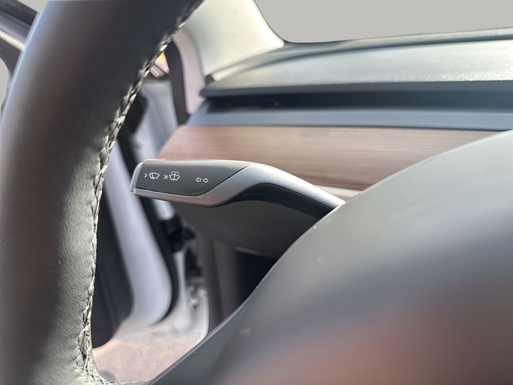 Vehicle image 28 of 34
