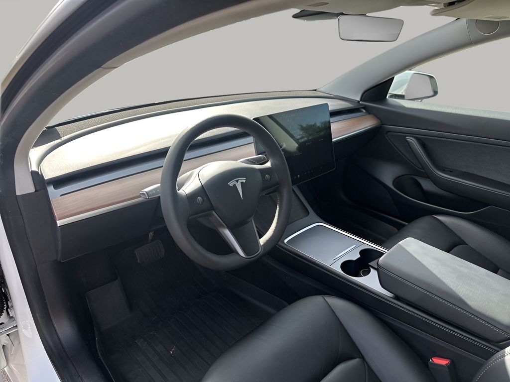 Vehicle image 19 of 34