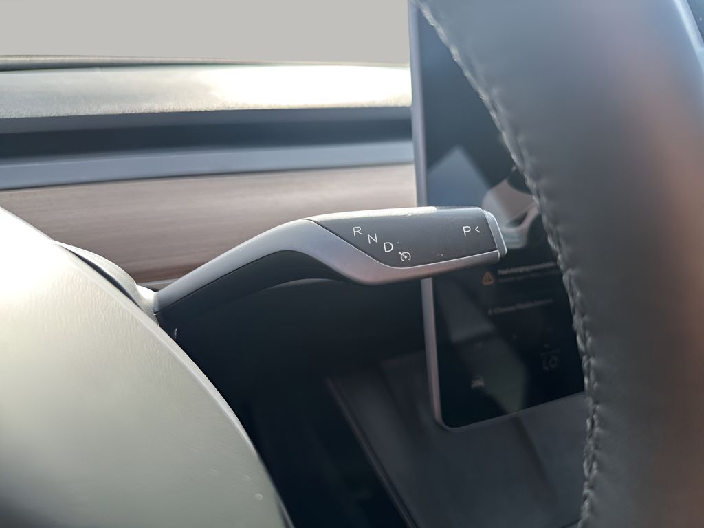Vehicle image 33 of 34