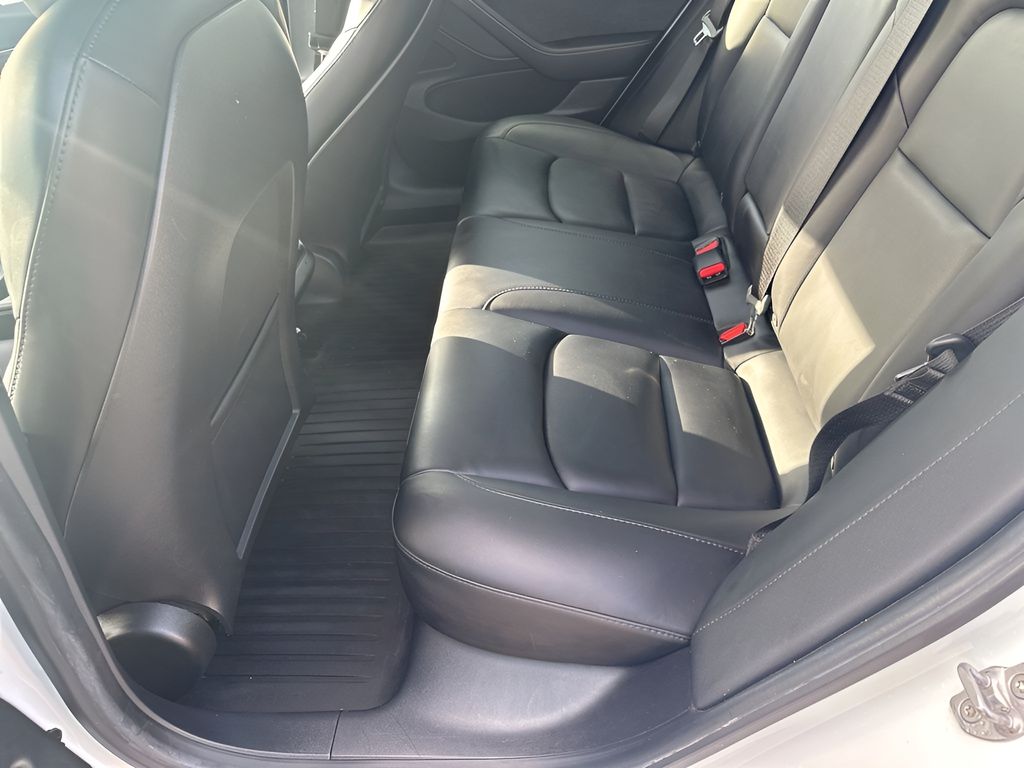 Vehicle image 16 of 34