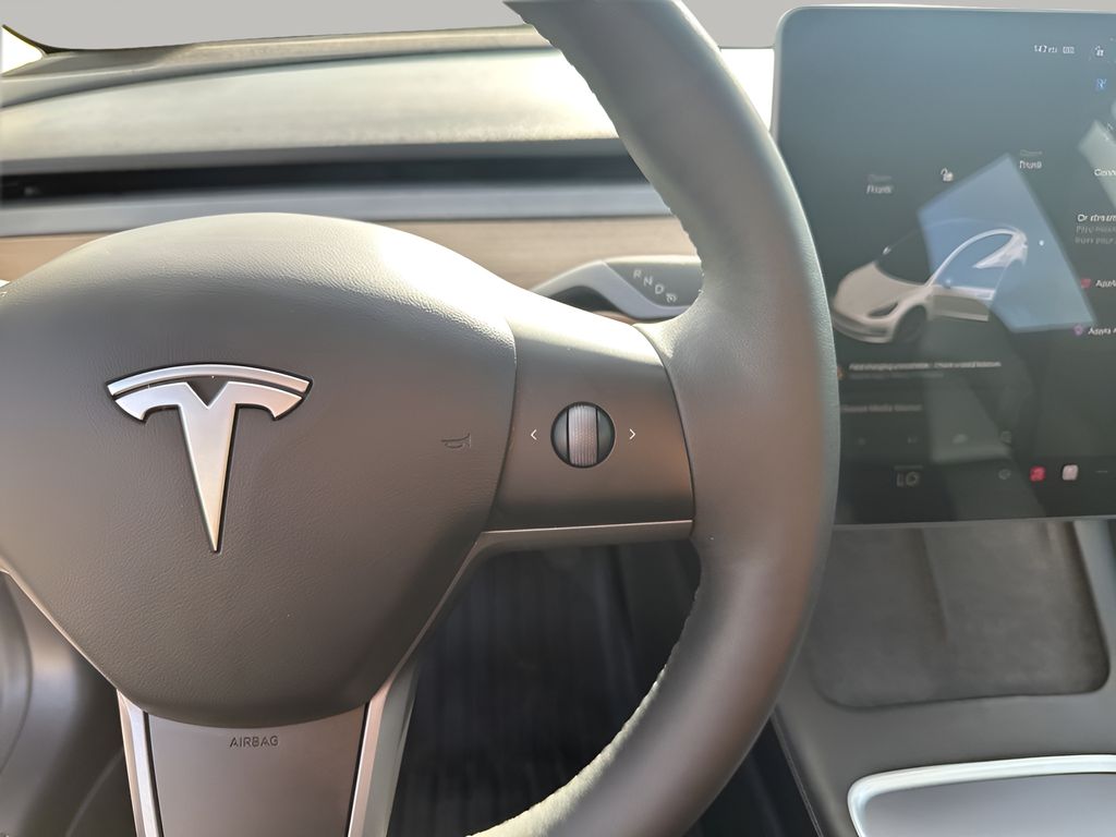 Vehicle image 21 of 34