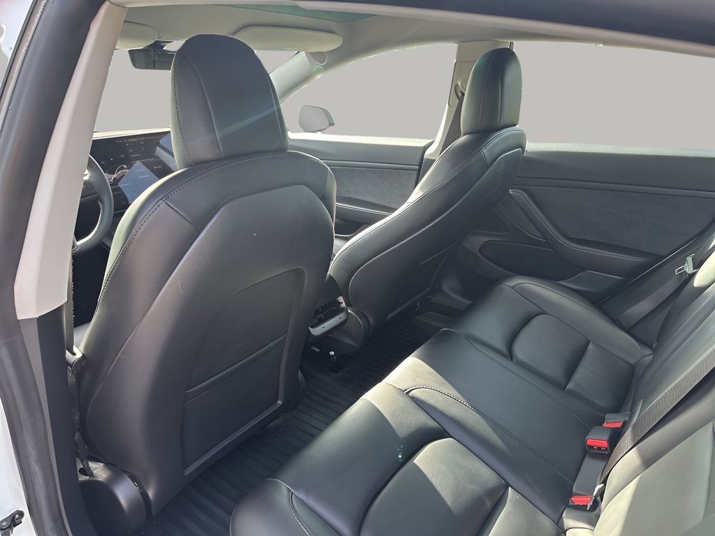Vehicle image 13 of 34