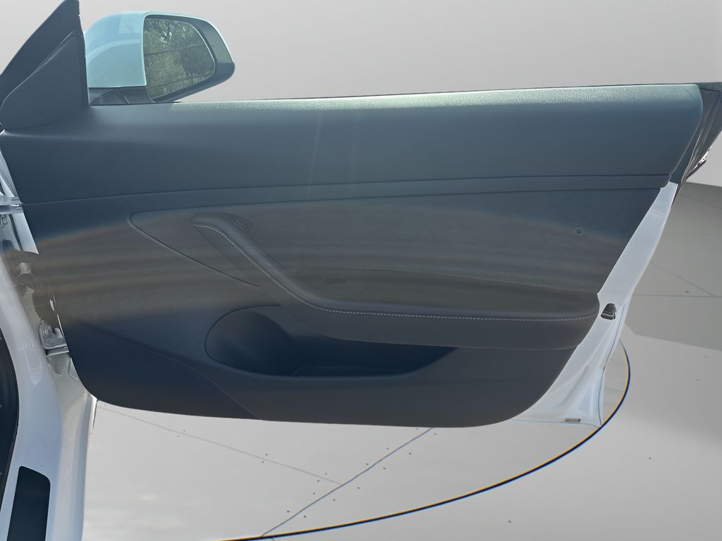 Vehicle image 27 of 34