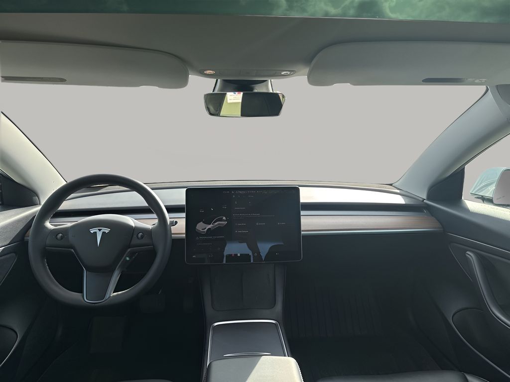 Vehicle image 17 of 34