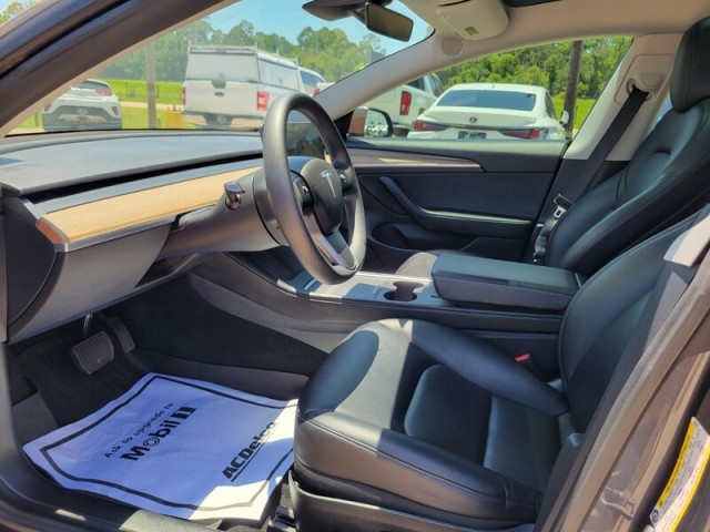Vehicle image 13 of 35