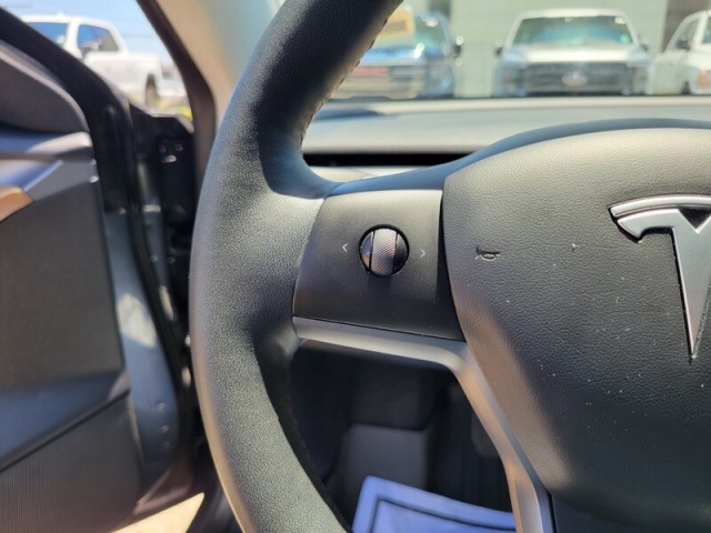 Vehicle image 23 of 35