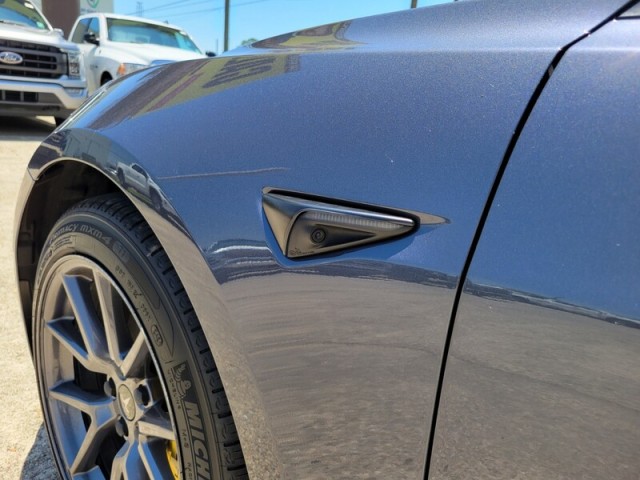 Vehicle image 28 of 35