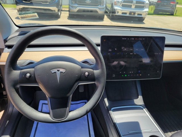 Vehicle image 14 of 35
