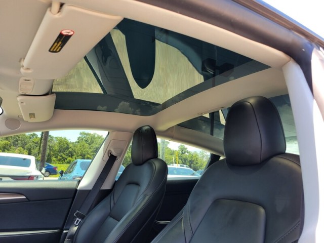 Vehicle image 12 of 35