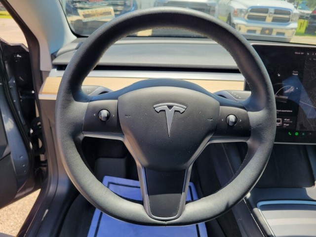 Vehicle image 31 of 35