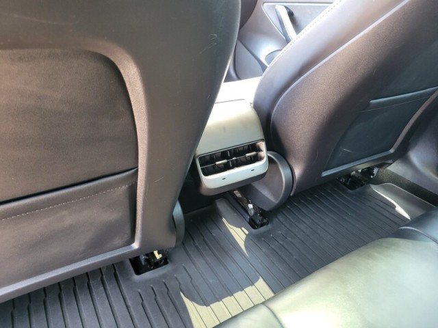 Vehicle image 25 of 35