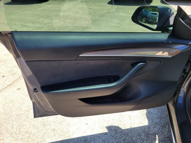 Vehicle image 18 of 35