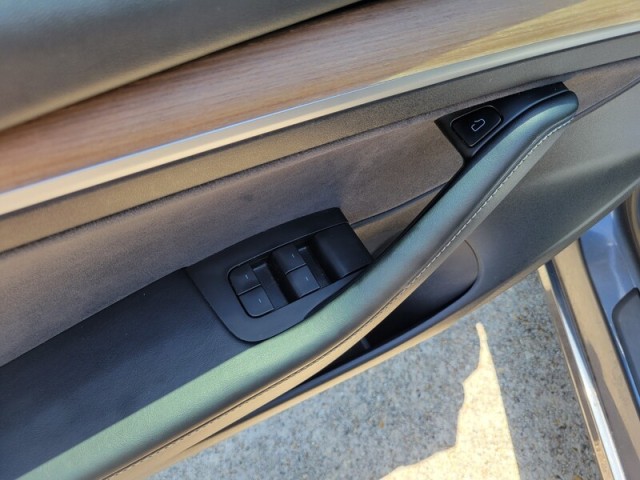 Vehicle image 19 of 35