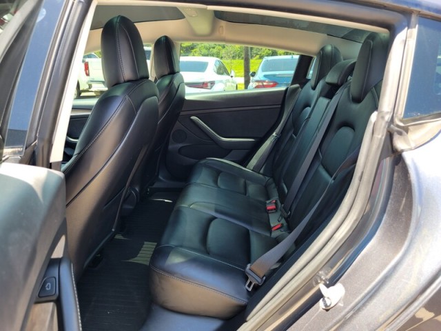 Vehicle image 10 of 35