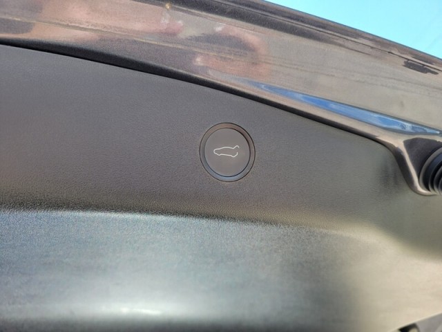 Vehicle image 33 of 35