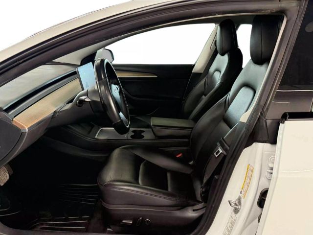 Vehicle image 10 of 15