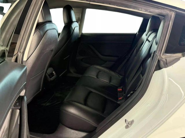 Vehicle image 11 of 15