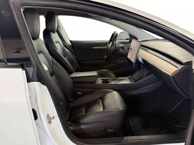 Vehicle image 13 of 15