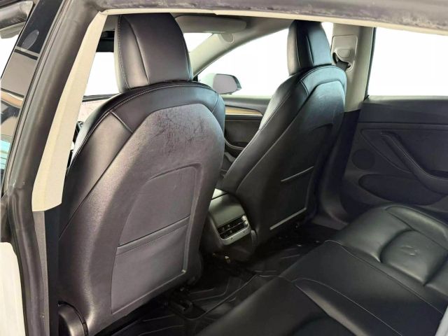 Vehicle image 12 of 15
