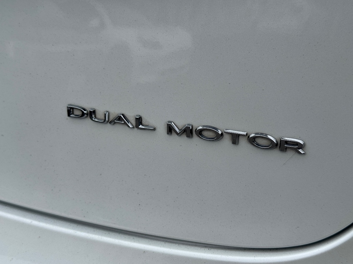 Vehicle image 11 of 33