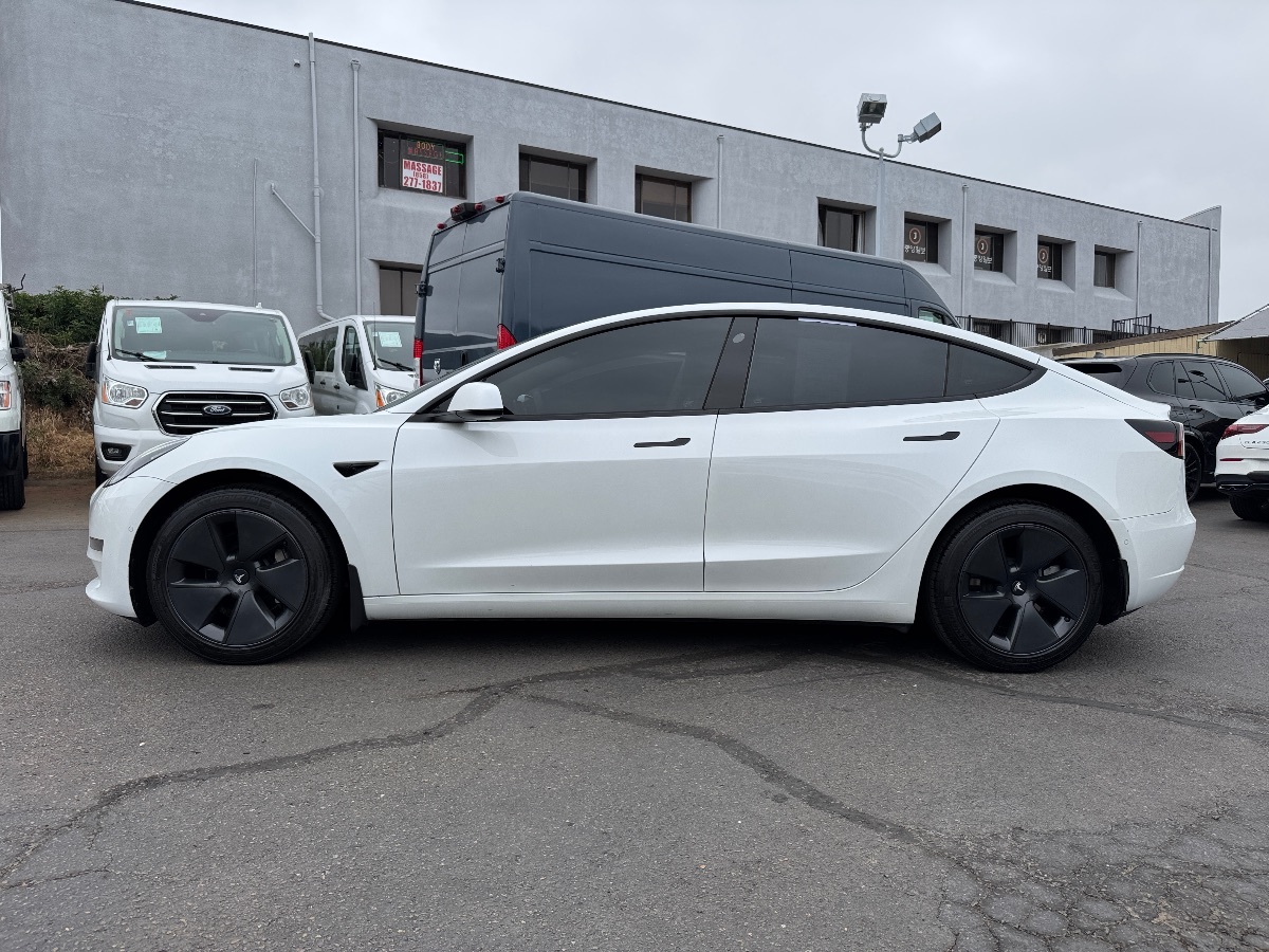 Vehicle image 7 of 33