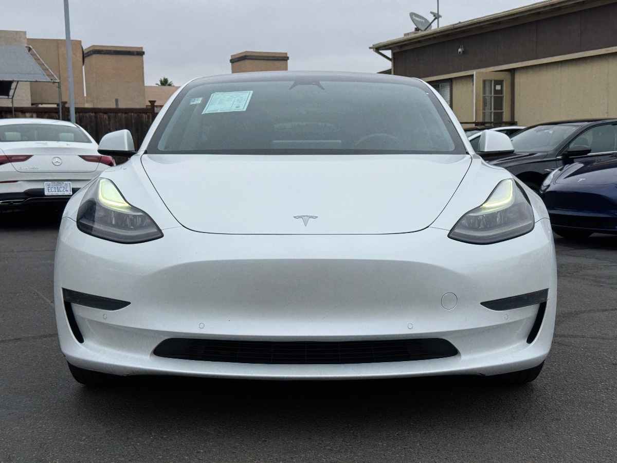 Vehicle image 2 of 33