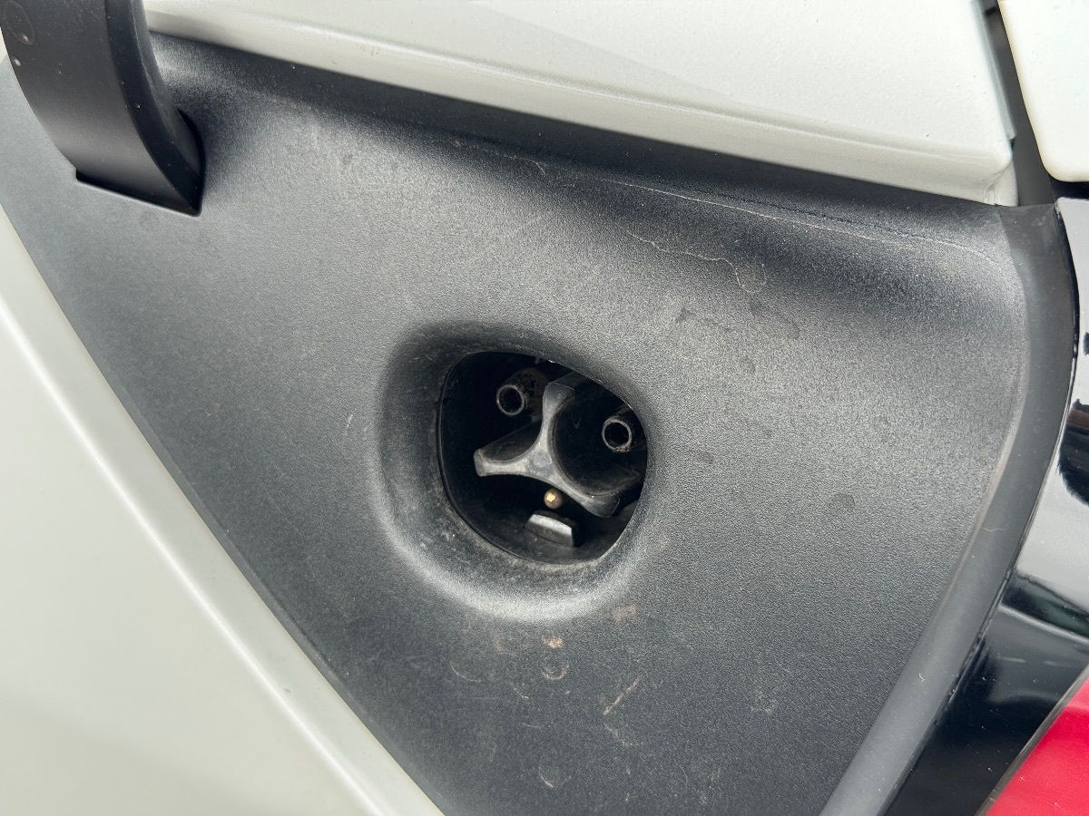 Vehicle image 14 of 33
