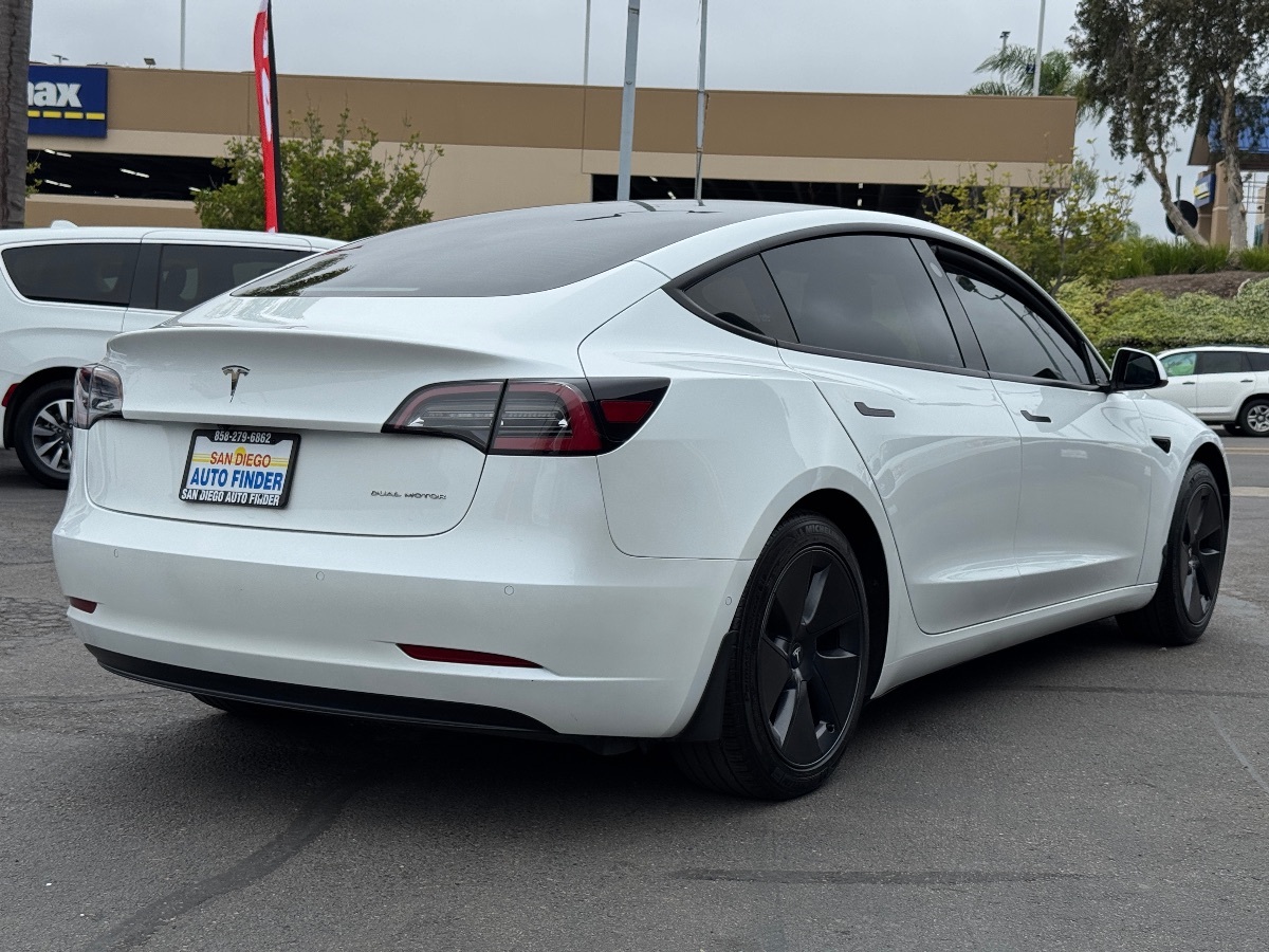 Vehicle image 4 of 33