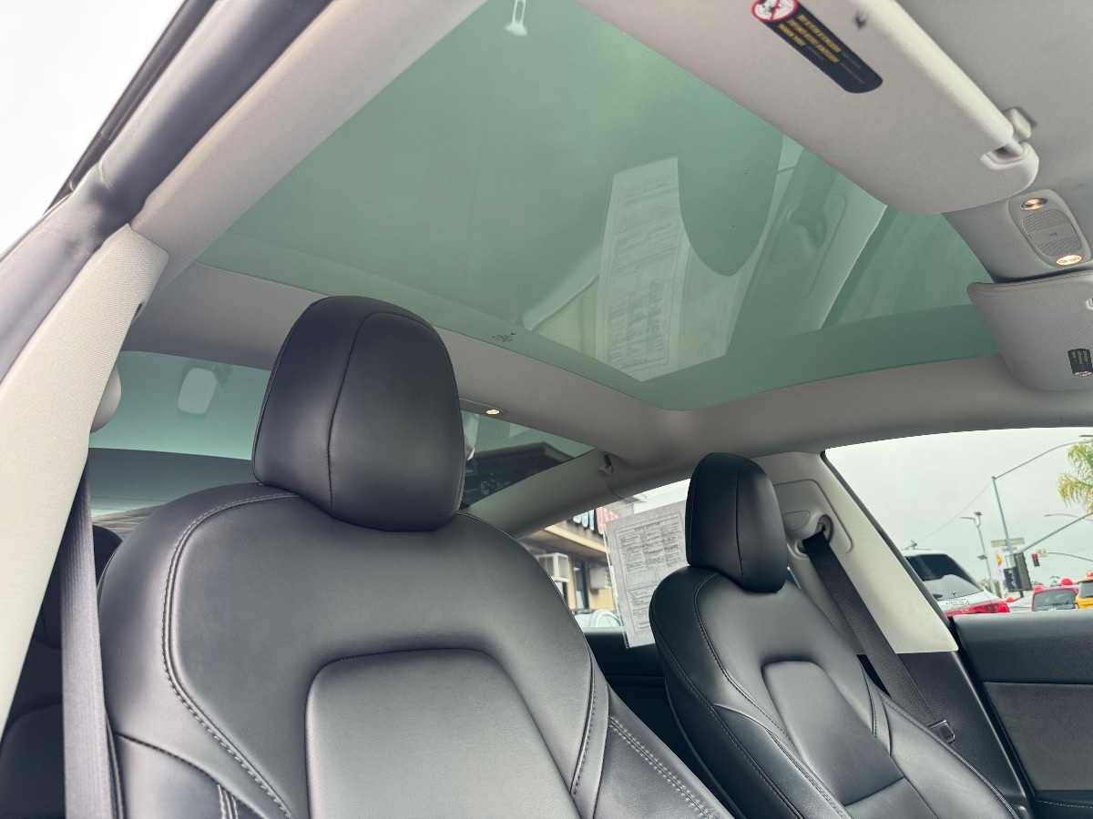 Vehicle image 16 of 33
