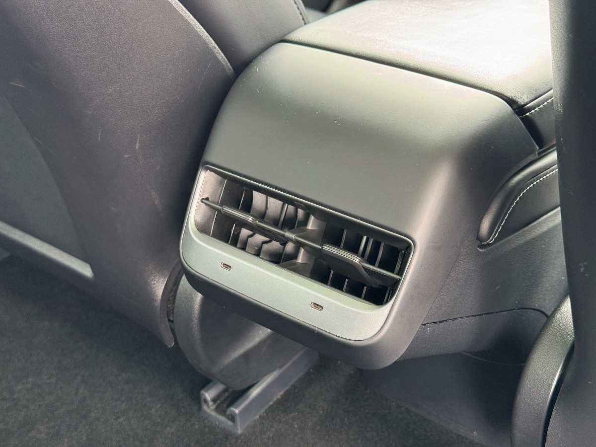 Vehicle image 20 of 33