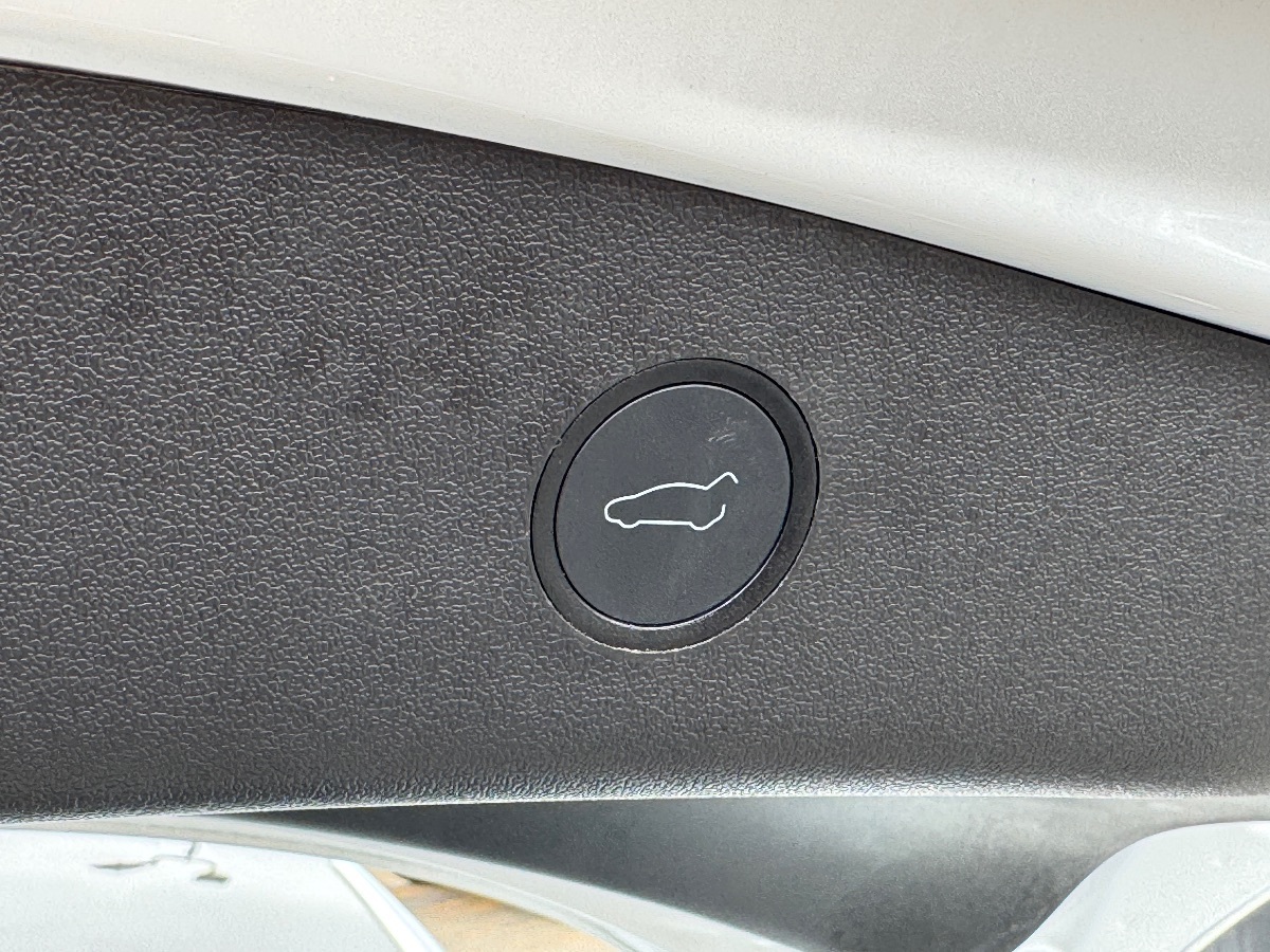 Vehicle image 13 of 33