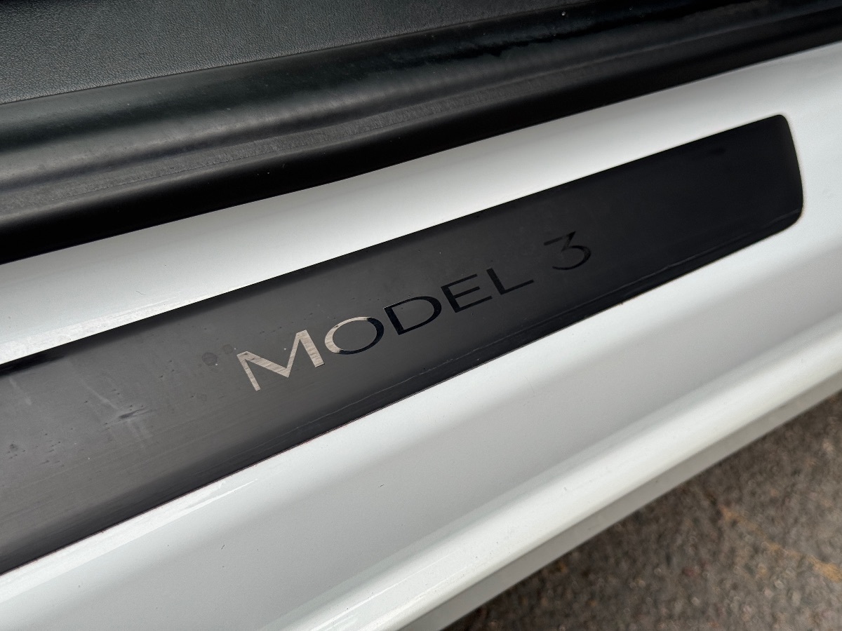 Vehicle image 19 of 33