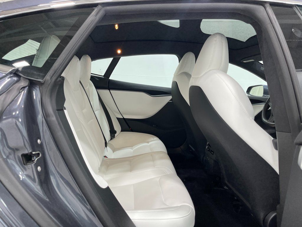 Vehicle image 29 of 37