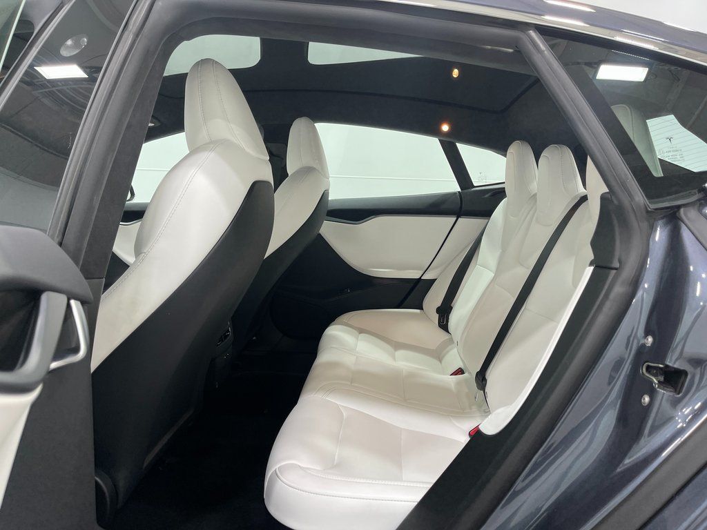 Vehicle image 28 of 37