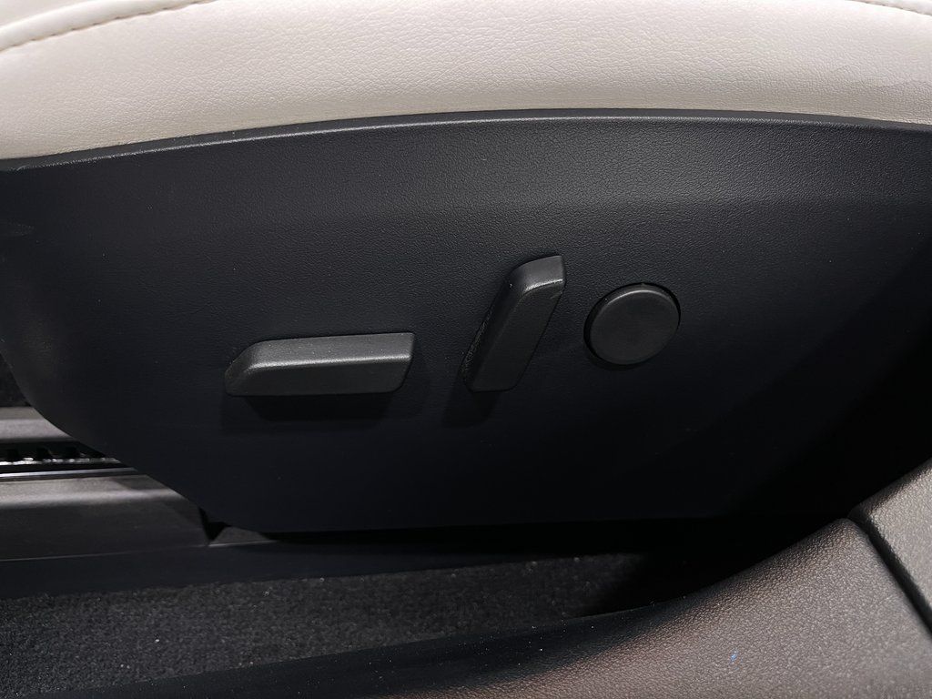 Vehicle image 18 of 37