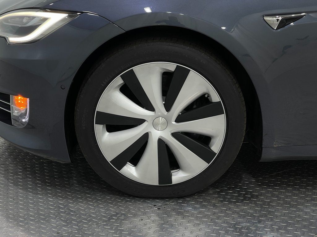 Vehicle image 33 of 37