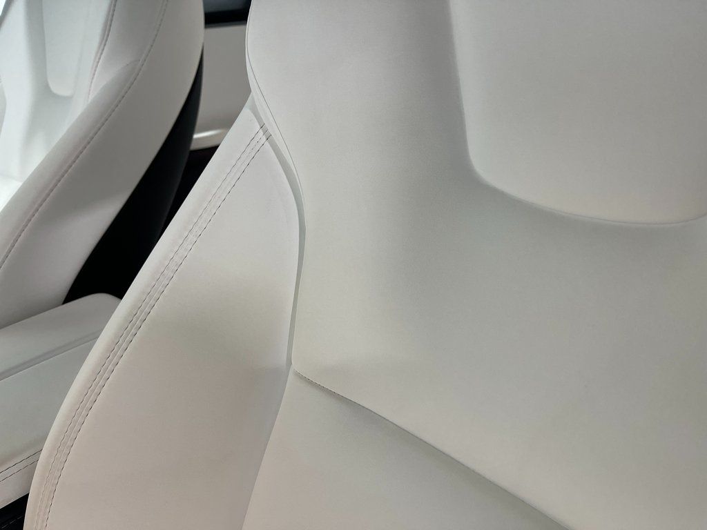 Vehicle image 19 of 37