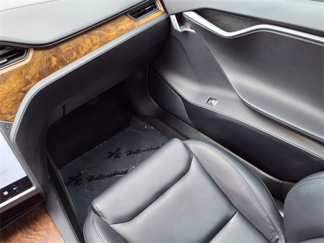 Vehicle image 11 of 21