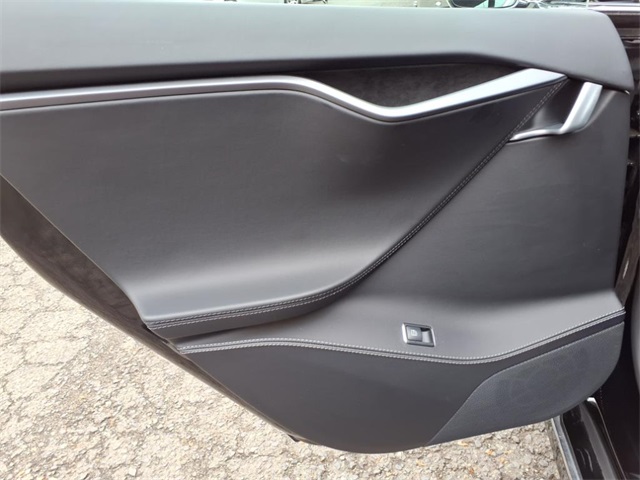 Vehicle image 8 of 21