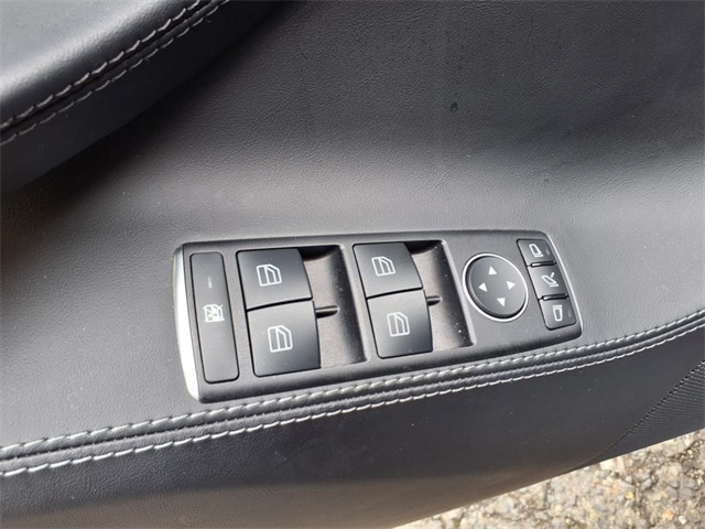 Vehicle image 13 of 21