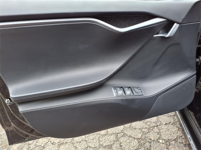 Vehicle image 12 of 21