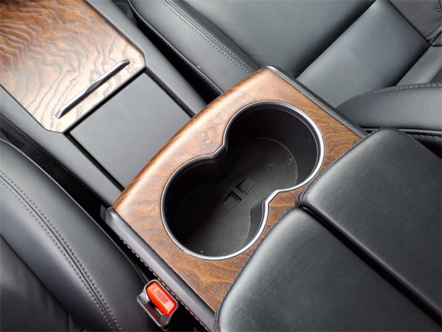 Vehicle image 17 of 21