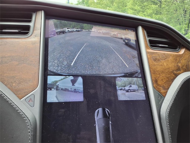 Vehicle image 19 of 21
