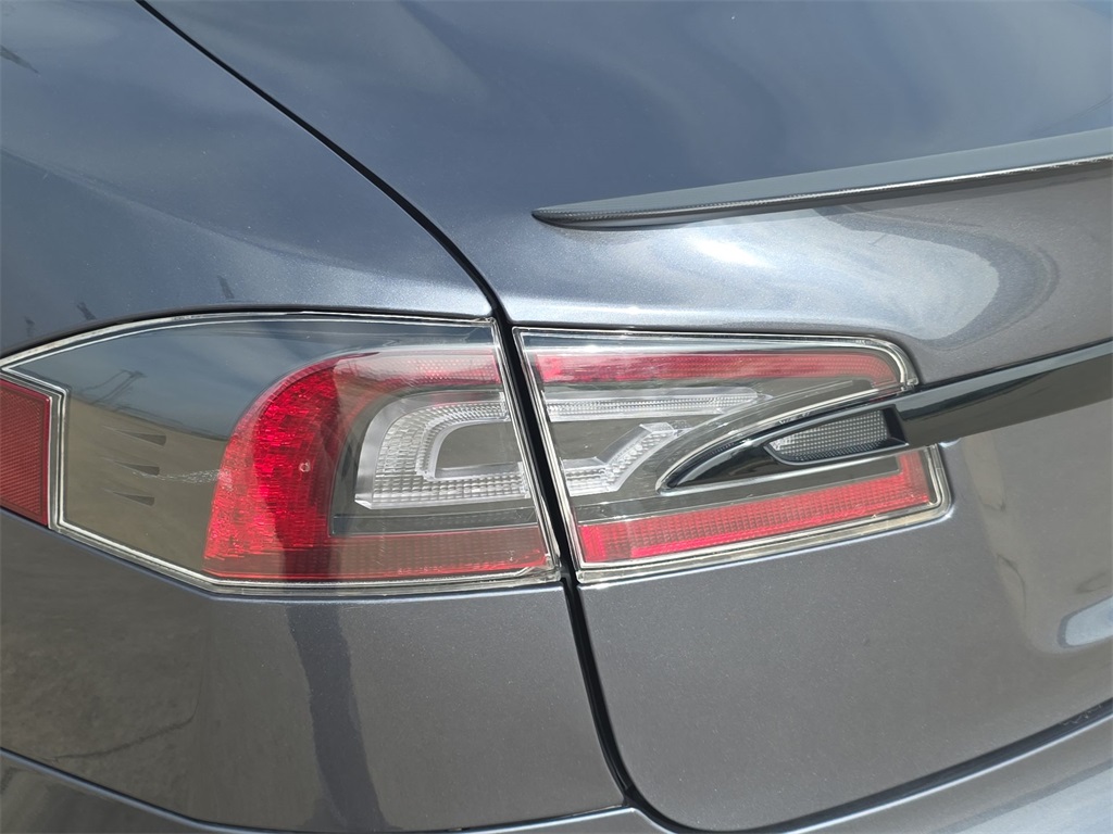 Vehicle image 31 of 33