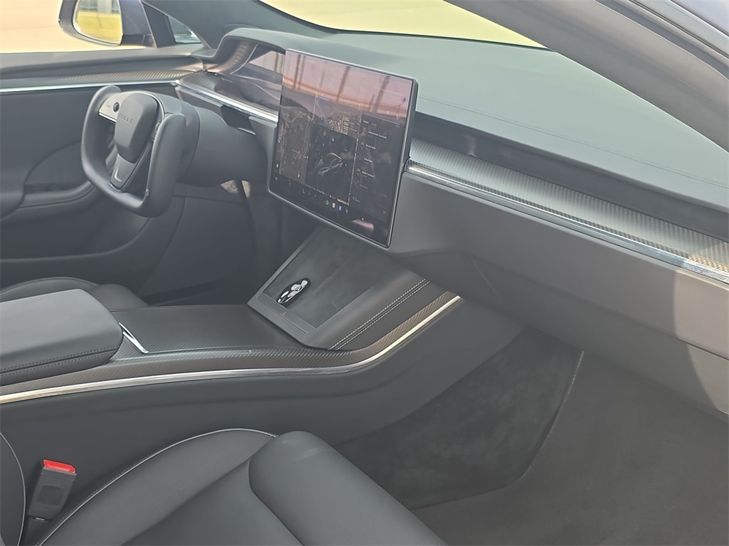 Vehicle image 28 of 33