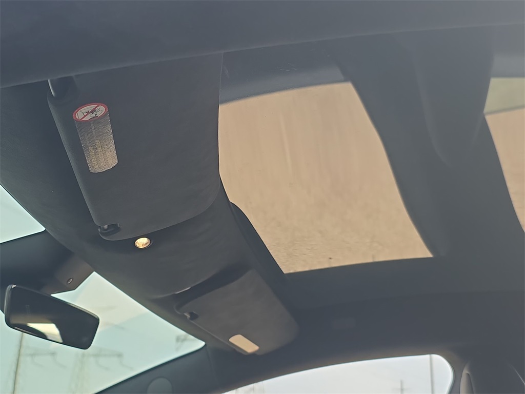 Vehicle image 18 of 33