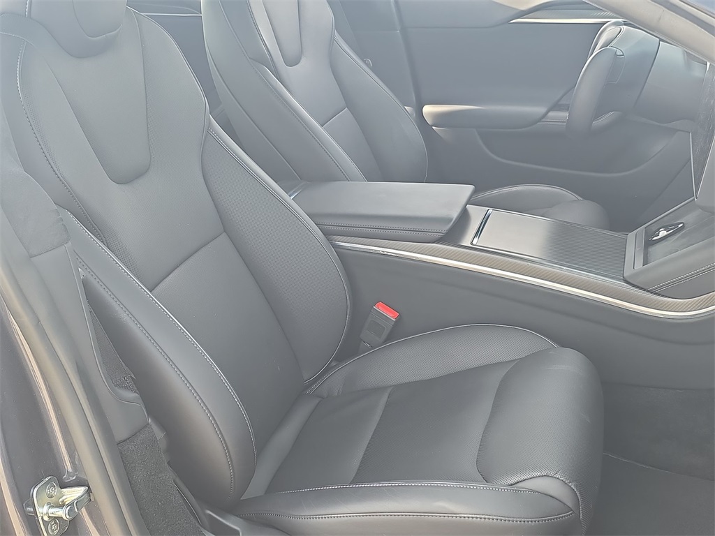 Vehicle image 27 of 33