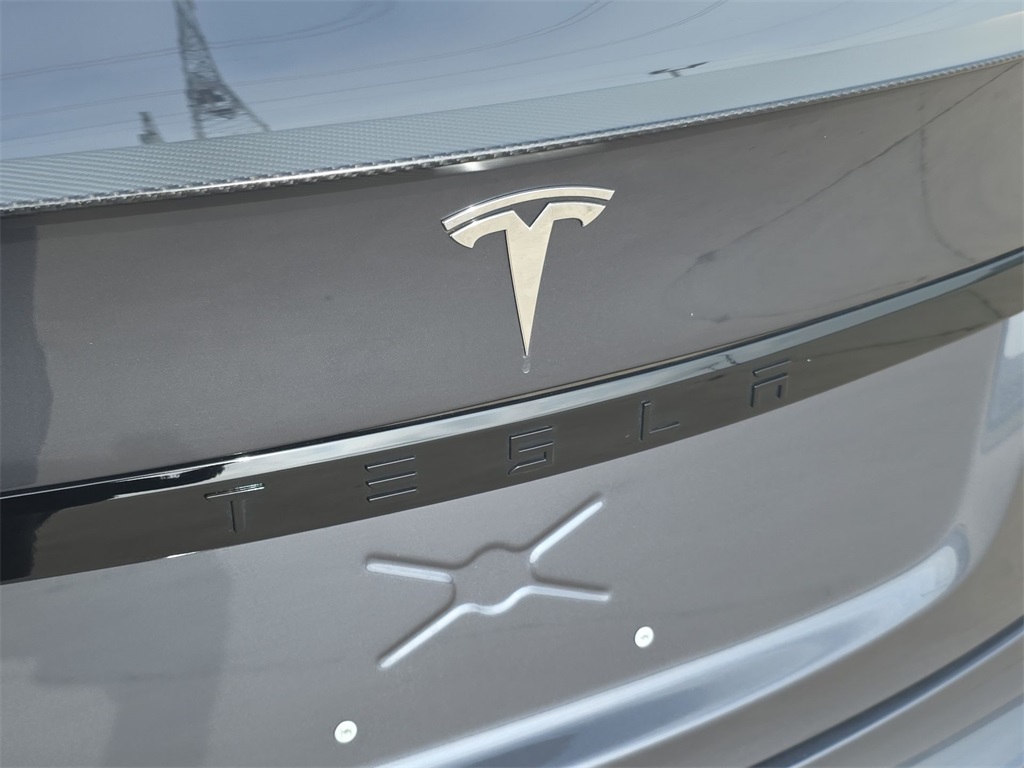 Vehicle image 25 of 33