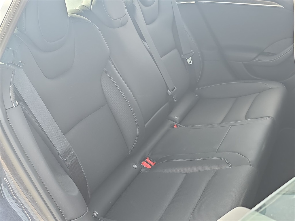 Vehicle image 26 of 33