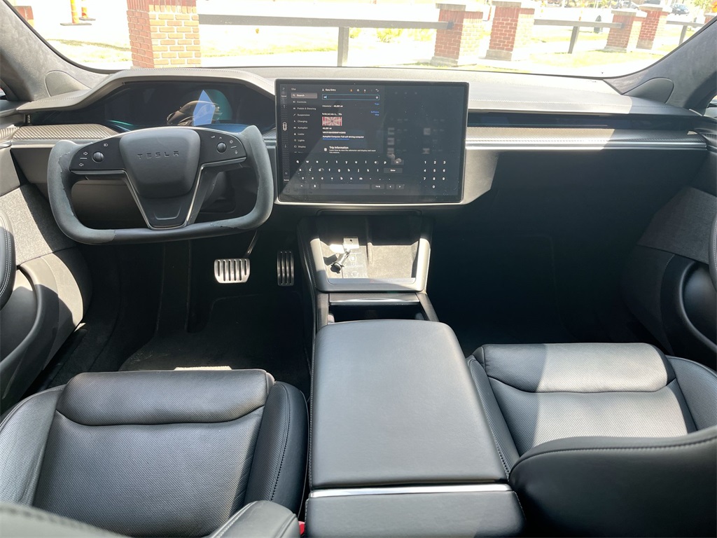 Vehicle image 17 of 35